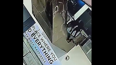 മൂന്നാമത്തെ നിലയിൽ നിന്ന് കുഞ്ഞ് താഴേക്ക് വീഴുന്ന ദൃശ്യം