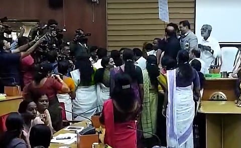 തൃശൂര് കൗണ്സില് യോഗത്തിലെ പ്രതിപക്ഷ ബഹളം