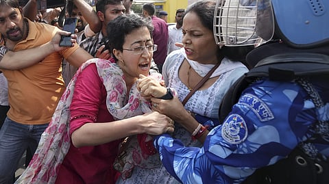 മന്ത്രി അതിഷിയെ പൊലീസ് കസ്റ്റഡിയിലെടുത്തപ്പോൾ