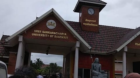 കാലിക്കറ്റ് സര്വകലാശാലയിലെ ഡോ കെകെ ഗീതാകുമാരിക്കാണ് വിസിയുടെ ചുമതല