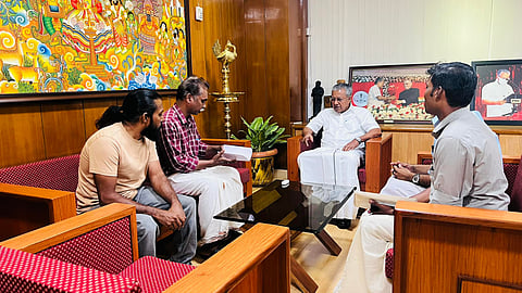 സിദ്ധാർഥന്റെ അച്ഛൻ മുഖ്യമന്ത്രിയുമായി കൂടിക്കാഴ്ച നടത്തുന്നു