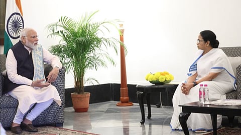 മമതാ ബാനര്ജിയും പ്രധാനമന്ത്രി നരേന്ദ്രമോദിയുമായുള്ള കൂടിക്കാഴ്ചയില് നിന്ന്