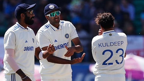 ഐസിസിസി ടെസ്റ്റ് റാങ്കിങ്ങില് ബൗളിങ്ങില് ഒന്നാം സ്ഥാനം തിരിച്ച് പിടിച്ച് ഇന്ത്യന് സ്പിന്നര് ആര് അശ്വിന്.