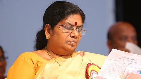 വെറ്ററിനറി സര്വകലാശാല വിസിയെ സസ്പെന്ഡ് ചെയ്ത ഗവര്ണറുടെ നടപടി അംഗീകരിക്കാനാവില്ലെന്ന് മന്ത്രി ജെ ചിഞ്ചുറാണി