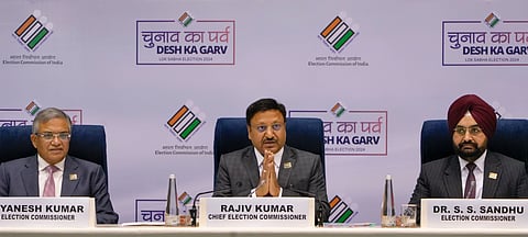 സംസ്ഥാനത്ത് വോട്ടെടുപ്പ് ഒറ്റഘട്ടമായി നടത്തുമെന്ന് മുഖ്യമന്ത്രി തെരഞ്ഞെടുപ്പ് കമ്മീഷണര് രാജീവ് കമാര്.