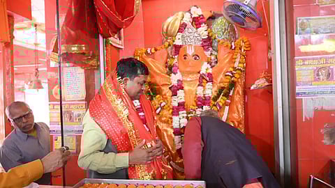 സ്ഥാനാര്ഥി പ്രഖ്യാപനത്തിന് പിന്നാലെ ക്ഷേത്രത്തിലെത്തിയ ഉപേന്ദ്രസിങ് റാവത്ത്