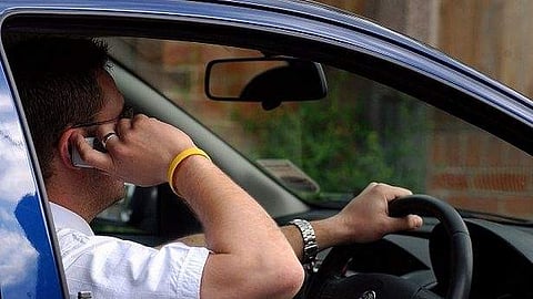 'ഡച്ച് റീച്ച്'അനുസരിച്ച് ഡോര് തുറന്നാല് അപകടങ്ങള് സംഭവിക്കില്ലെന്ന് മോട്ടോര് വാഹനവകുപ്പ്