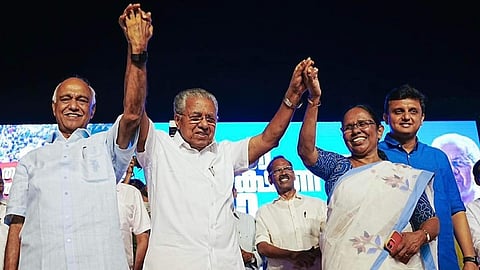 പിണറായി വിജയന് വടകര, കോഴിക്കോട് ലോക്സഭാ മണ്ഡലം സ്ഥാനാര്ഥികള്ക്കൊപ്പം