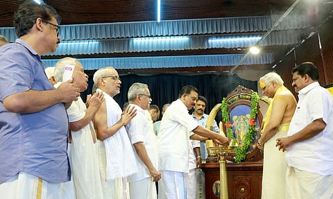 ഗുരുവായൂര് ദേവസ്വം ഇന്സ്റ്റിറ്റ്യൂട്ട് ഫോര് വേദിക് ആന്റ് കള്ച്ചറല് സ്റ്റഡീസ് സെന്റര് മന്ത്രി ഉദ്ഘാടനം ചെയ്യുന്നു