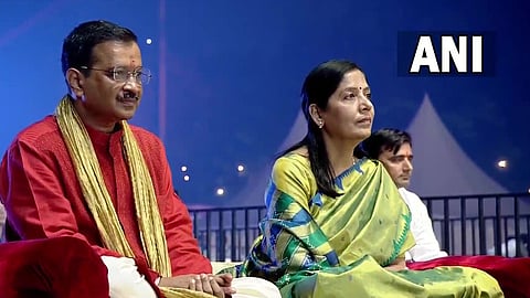 കെജരിവാളും ഭാര്യ സുനിതയും