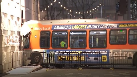 ഹോട്ടലില് ഇടിച്ചു നിന്ന ബസ്