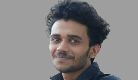 പൊലീസിനെ കണ്ടയുടന് ആകാശും സുഹൃത്തുകളും നാല് പാടും ചിതറിയോടി