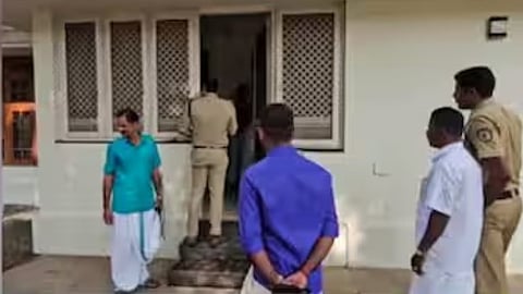 Robbery of 350 Pawan gold from a closed house CCCT footage destroyed
