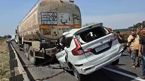 10 dead after car rams into trailer in Nadiad on Ahmedabad-Vadodara Expressway