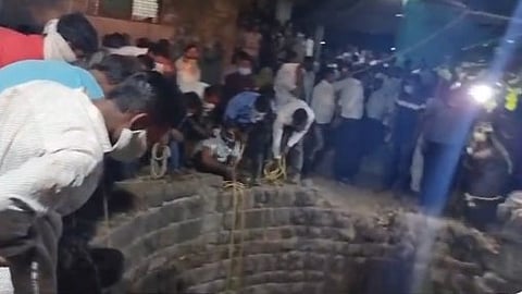 5 DEAD, After Jumping Into Abandoned Well To Save Cat