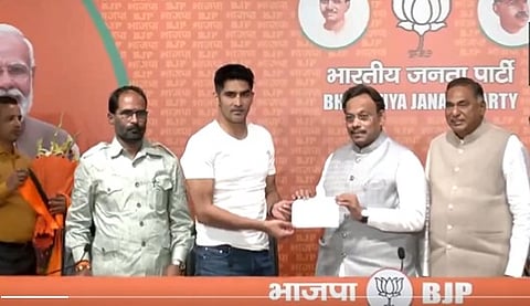 Vijender Singh ditches Congress, joins BJP
