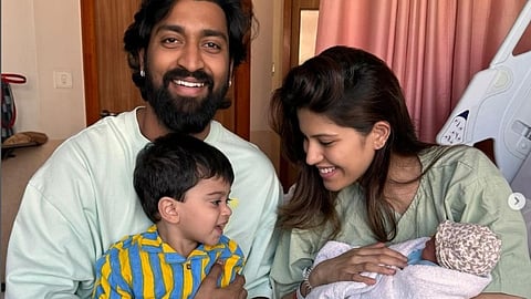 കളി ജയിച്ചതിന് പിന്നാലെ കുഞ്ഞ് പിറന്നു; 'വായു'; സന്തോഷ വാര്ത്തയുമായി ക്രുണാല് പാണ്ഡ്യ
