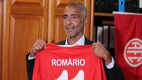 Romario announces comeback