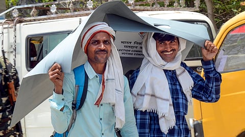 54 dead as heatwave bakes parts of India