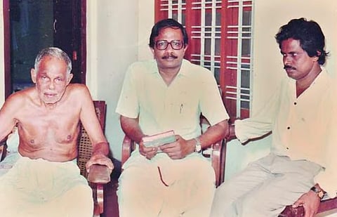 കലാമൂല്യവും വാണിജ്യമൂല്യവും അതിവിദഗ്ധമായി സമന്വയിപ്പിച്ചു, ഹരികുമാര് മലയാള സിനിമയ്ക്ക് തീരാനഷ്ടം: മുഖ്യമന്ത്രി