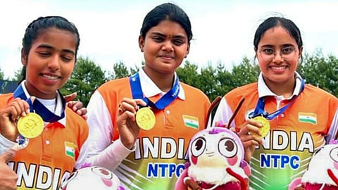 സ്വര്ണം നേടിയ ഇന്ത്യന് ടീം