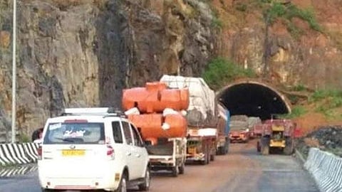 no adequate fresh air, light and emergency rescue in Kuthiran tunnel
