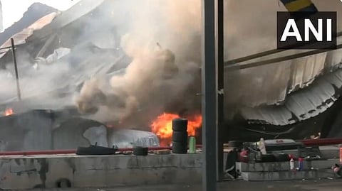 ഗുജറാത്തിലെ ഗെയ്മിങ് സെന്ററില് തീപിടിത്തം; 20 മരണം, നിരവധി പേര് കെട്ടിടത്തിനുള്ളില് കുടുങ്ങിക്കിടക്കുന്നു