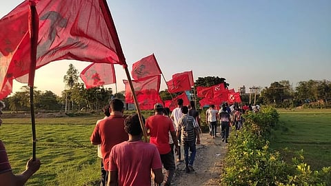 ജ്യോതി ബസുവിന്റെയും ബുദ്ധദേബിന്റെയും
മണ്ണില്  സി.പി.എം തിരിച്ചുവരൂമോ?