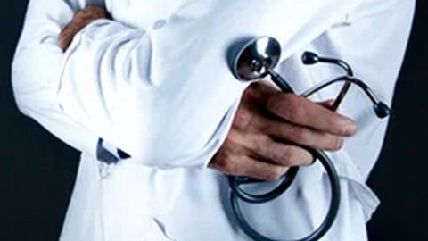 Young model files complaint against cosmetic surgeon