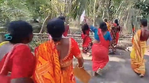 സംഘര്ഷത്തിനിടെ ബിജെപി പ്രവര്ത്തകരായ സ്ത്രീകള്