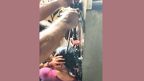 ഷവർമ്മ യന്ത്രത്തിൽ മുടി കുടുങ്ങിപ്പോയ പെൺകുട്ടിയെ അഗ്നിരക്ഷാസേന രക്ഷപ്പെടുത്തി