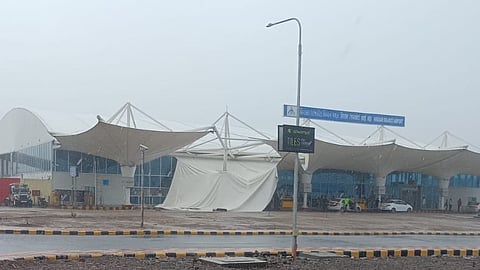 ഡല്ഹി, മധ്യപ്രദേശ്, പിന്നാലെ ഗുജറാത്തിലും; കനത്ത മഴയില് വിമാനത്താവളത്തിന്റെ മേല്ക്കൂര തകര്ന്നുവീണു