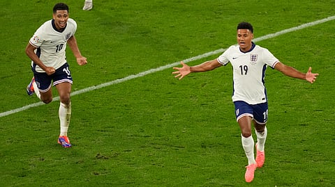 90ാം മിനിറ്റില് വിജയ ഗോള് നേടിയ വാറ്റ്കിന്സിന്റെ (19) ആഹ്ലാദം