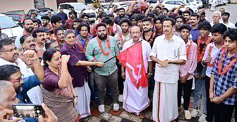 മന്ത്രിയുടെ സാന്നിധ്യത്തില് കാപ്പാ കേസ് പ്രതി സിപിഎമ്മില്