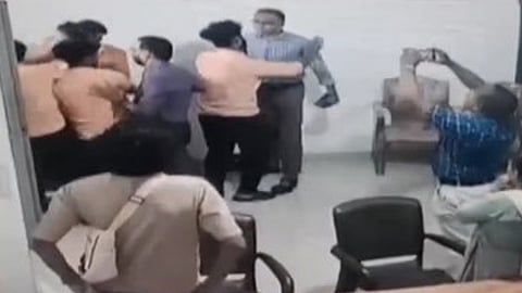 SFI leader with threatening speech against principal