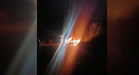 man died car caught fire in Idukki.