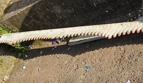 roof of the building collapsed student seriously injured