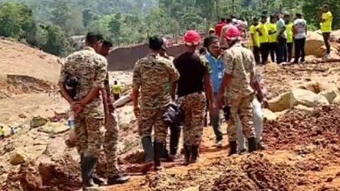 Heavy rain halts today's mass search