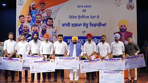 eight Olympics hockey players with Rs 1 crore each