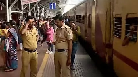 Train late passengers protest Thrissur railway station
