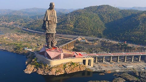 alleging cracks appeared on the Statue of Unity FIR registered