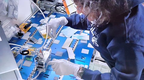 സ്പേസ് എക്സിന്റെ ഡ്രാഗണ് പേടകവുമായി പരിചയിച്ച് സുനിത വില്യംസ്, ഭൂമിയിലേയ്ക്ക് തിരികെ വരാനുള്ള തയ്യാറെടുപ്പുകള് തുടങ്ങി