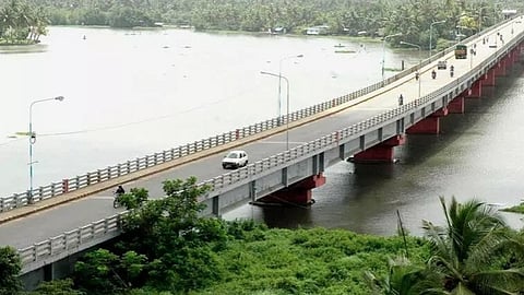 kundannoor bridge