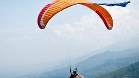 Polish paraglider stranded in Kangra after mid-air collision