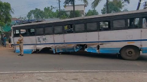 KSRTC bus collides with car, tires separate, axle sways, video