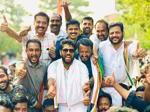 പാലക്കാട് ഉപതെരഞ്ഞെടുപ്പില് വിജയിച്ച രാഹുല് മാങ്കൂട്ടത്തില്, ഷാഫി പറമ്പില്, പി.കെ. ഫിറോസ്, സന്ദീപ് വാര്യര്, പി.സി. വിഷ്ണുനാഥ്, വി.ക. ശ്രീകണ്ഠന് എന്നിവരോടൊപ്പം