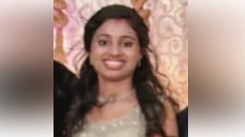 young woman jumps periyar river