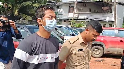 മാരുതി നെക്സ ഷോറൂമില് തീയിട്ട് മൂന്ന് കാറുകള് കത്തിച്ചു; സെയില്സ്മാന് അറസ്റ്റില്