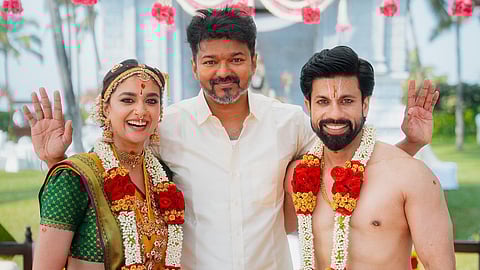 keerthy suresh shared a photo with vijay