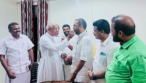 ആർച്ച് ബിഷപ്പ് മാർ ആൻഡ്രൂസ് താഴത്തിനെ കാണാനെത്തിയ സുരേന്ദ്രന്